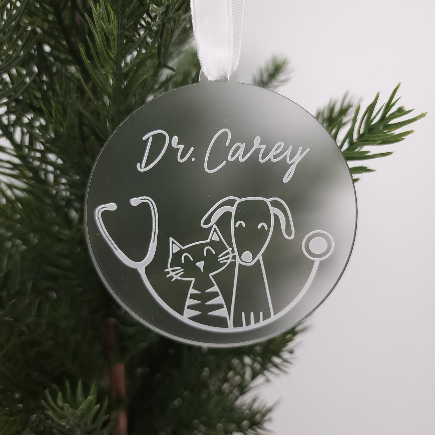 Personalized Vet/Vet Tech Ornament