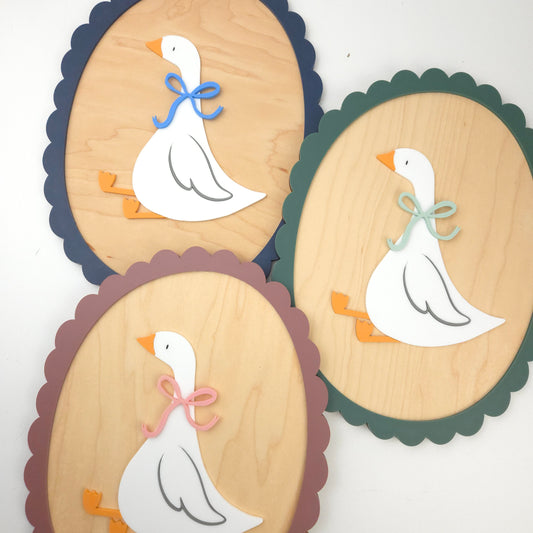 Sitting Goose with Scalloped Frame